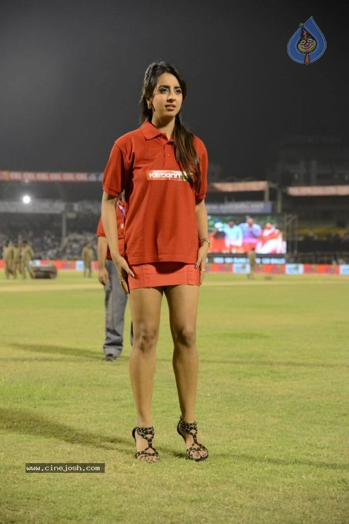 Telugu Warriors Vs Karnataka Bulldozers Match Stills - 143 / 190 photos