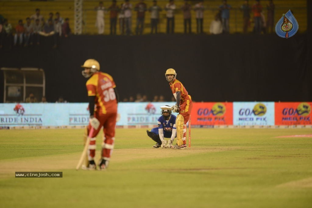 Telugu Warriors Vs Karnataka Bulldozers Match Stills - 148 / 190 photos