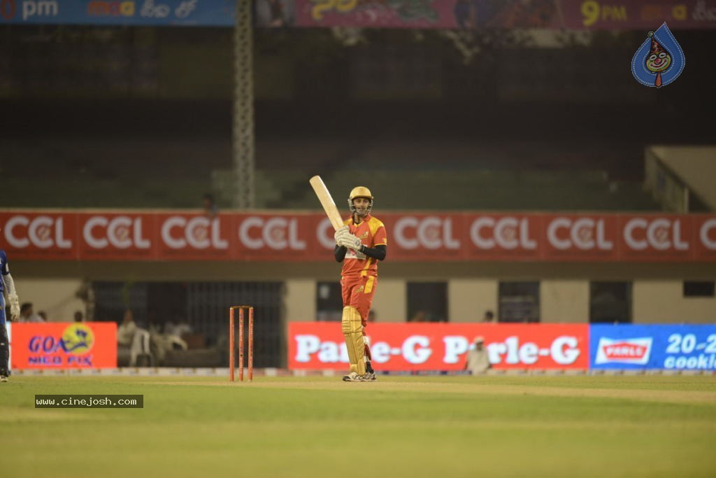 Telugu Warriors Vs Karnataka Bulldozers Match Stills - 164 / 190 photos