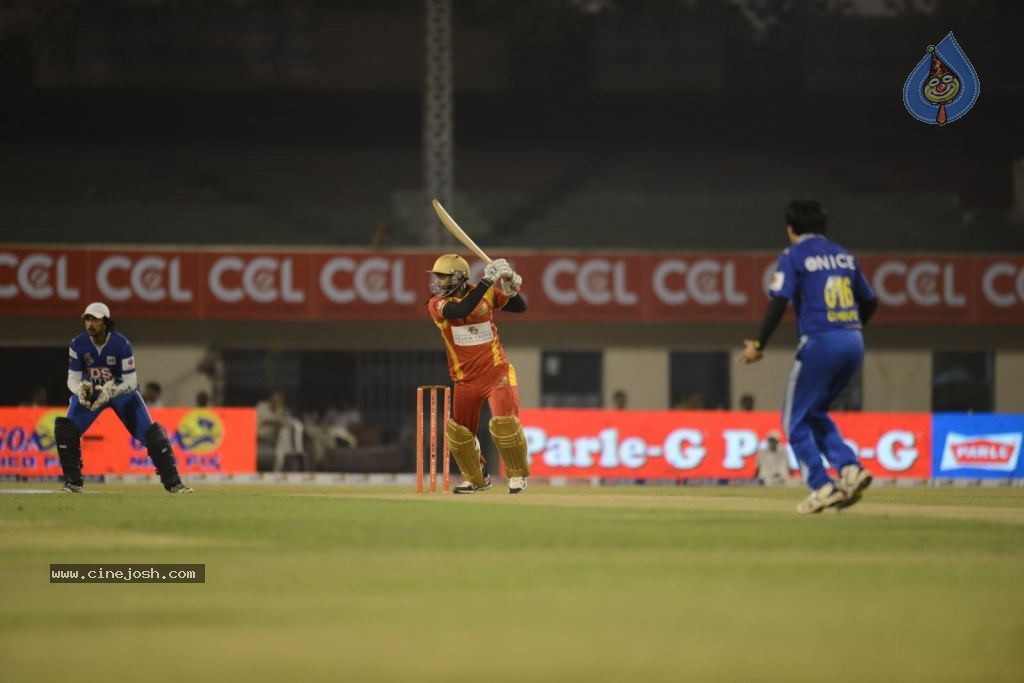 Telugu Warriors Vs Karnataka Bulldozers Match Stills - 170 / 190 photos