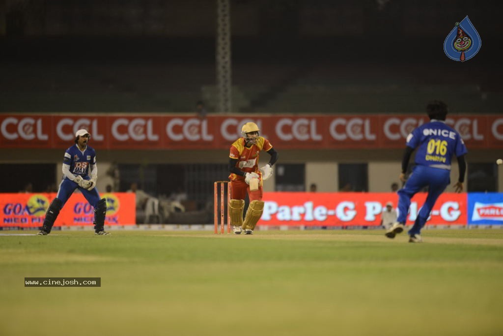 Telugu Warriors Vs Karnataka Bulldozers Match Stills - 174 / 190 photos