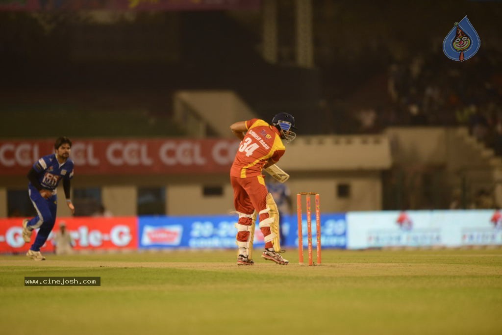 Telugu Warriors Vs Karnataka Bulldozers Match Stills - 177 / 190 photos