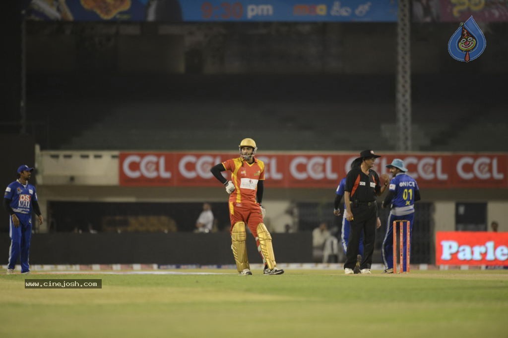 Telugu Warriors Vs Karnataka Bulldozers Match Stills - 182 / 190 photos
