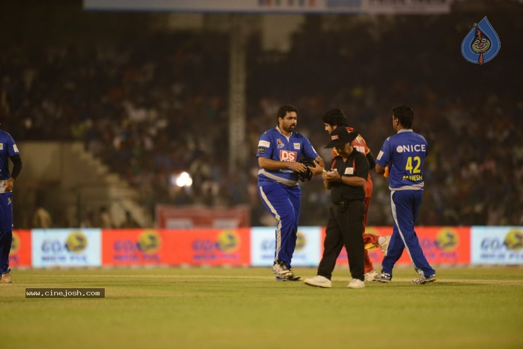 Telugu Warriors Vs Karnataka Bulldozers Match Stills - 188 / 190 photos