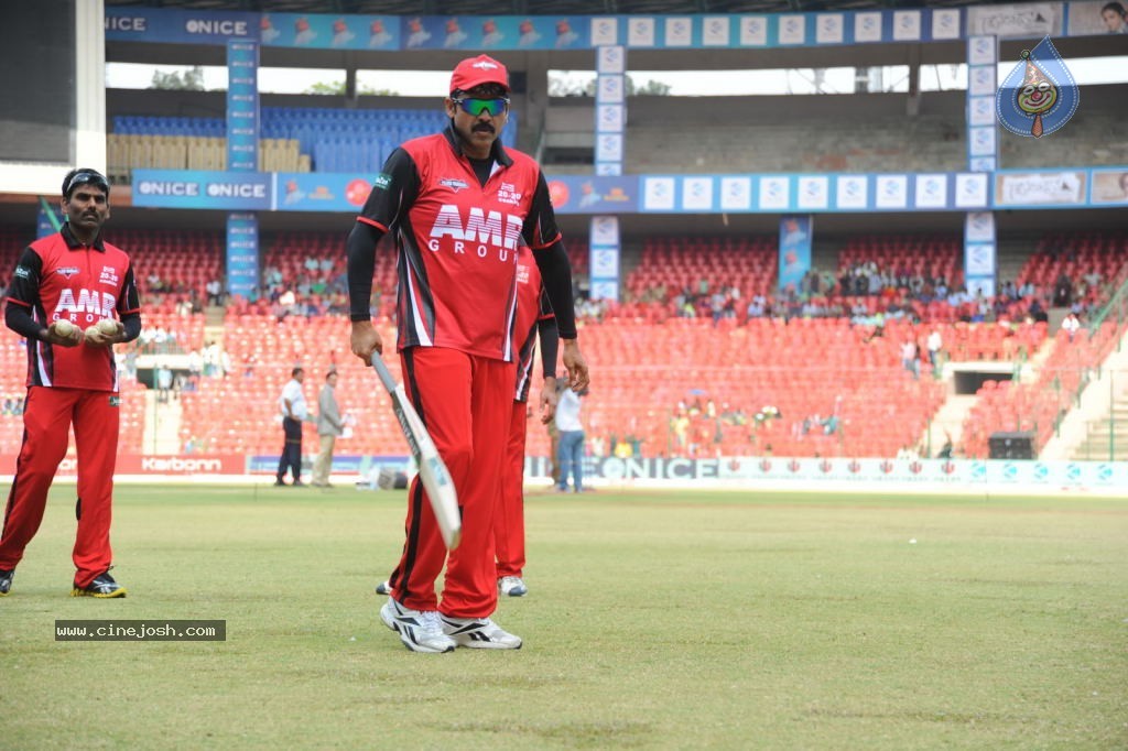 Telugu Warriors Vs Kerala Strikers Match Photos 01 - 24 / 91 photos