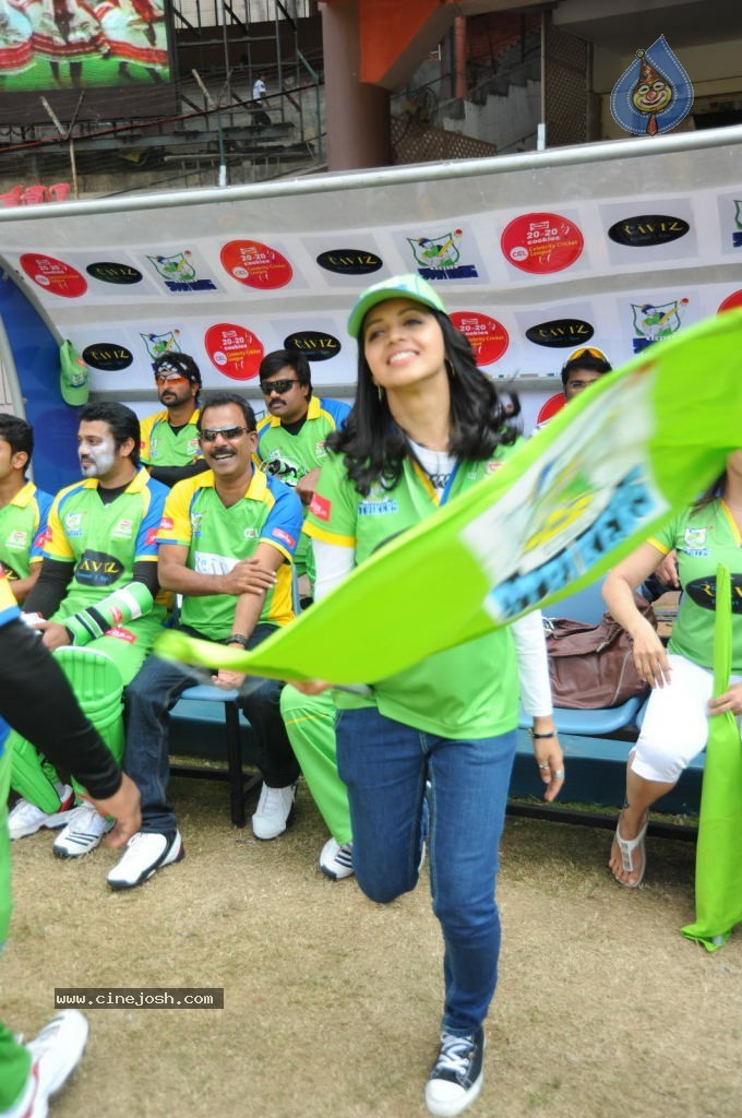 Telugu Warriors Vs Kerala Strikers Match Photos 01 - 27 / 91 photos