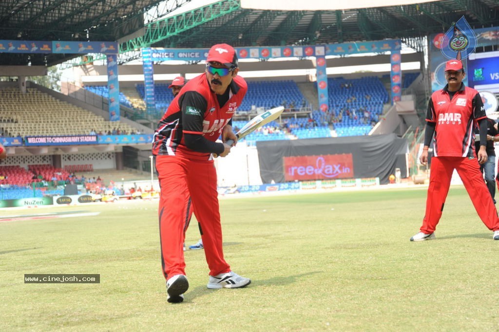 Telugu Warriors Vs Kerala Strikers Match Photos 01 - 29 / 91 photos