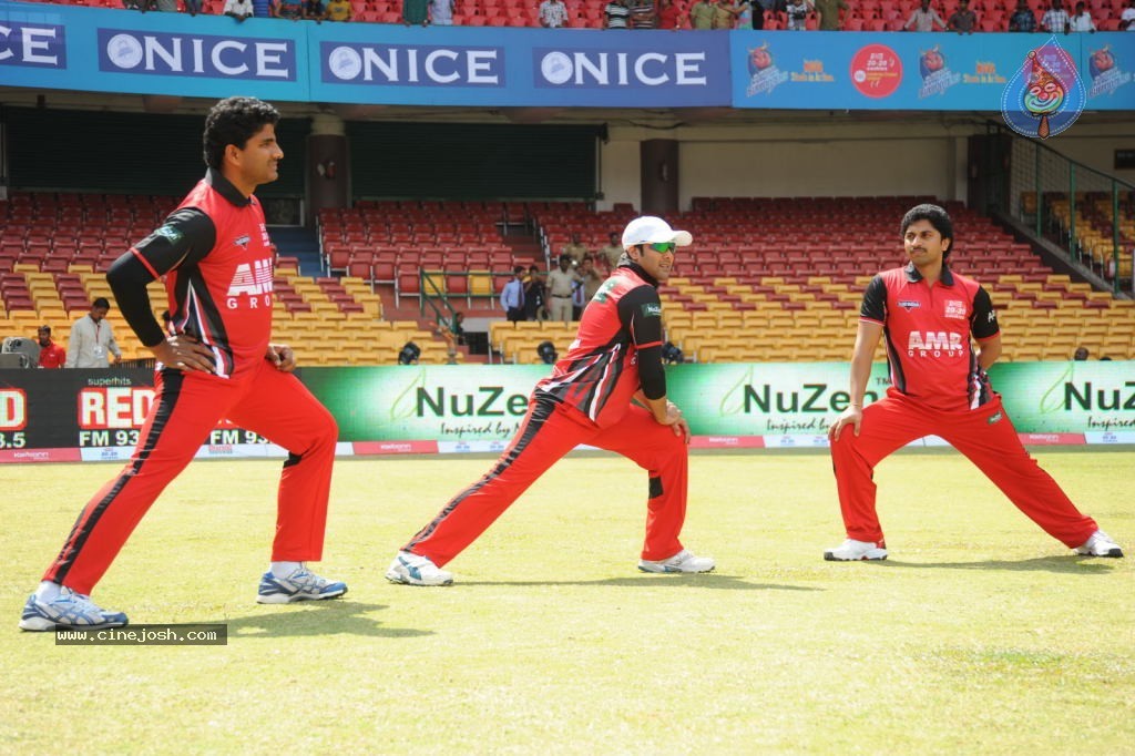 Telugu Warriors Vs Kerala Strikers Match Photos 01 - 33 / 91 photos