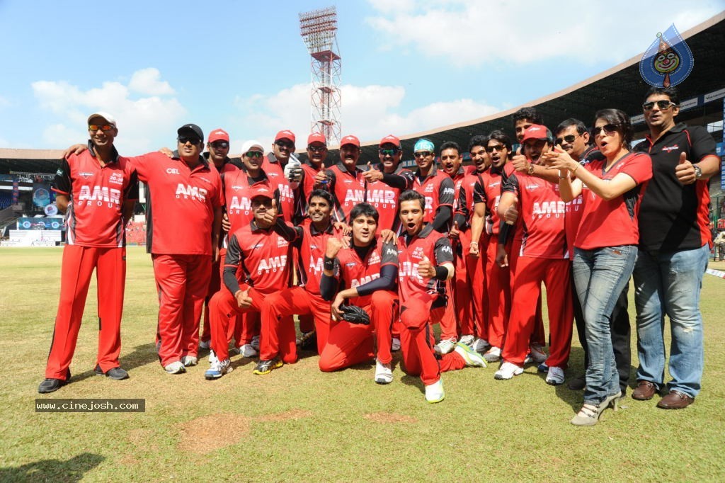 Telugu Warriors Vs Kerala Strikers Match Photos 01 - 38 / 91 photos