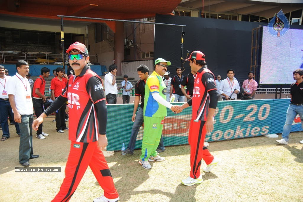 Telugu Warriors Vs Kerala Strikers Match Photos 01 - 40 / 91 photos