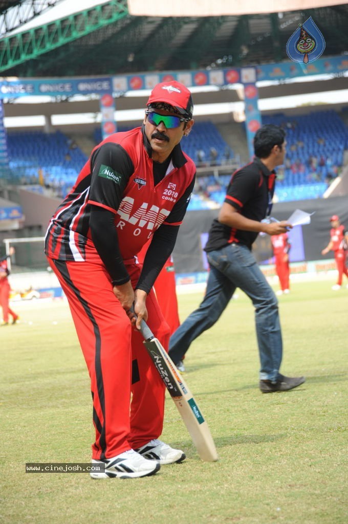 Telugu Warriors Vs Kerala Strikers Match Photos 01 - 41 / 91 photos