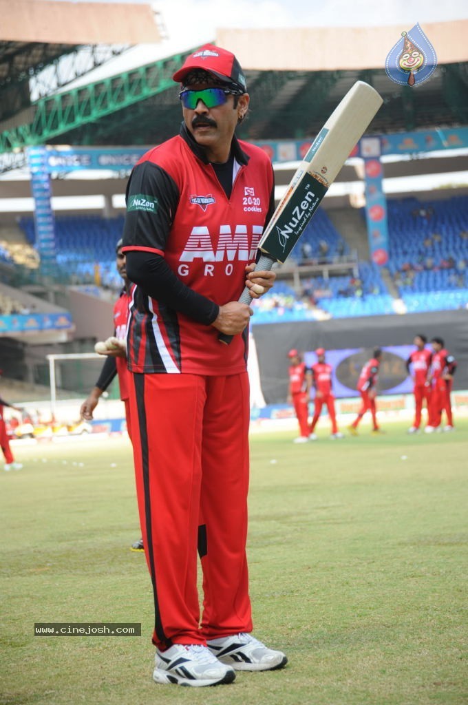 Telugu Warriors Vs Kerala Strikers Match Photos 01 - 44 / 91 photos