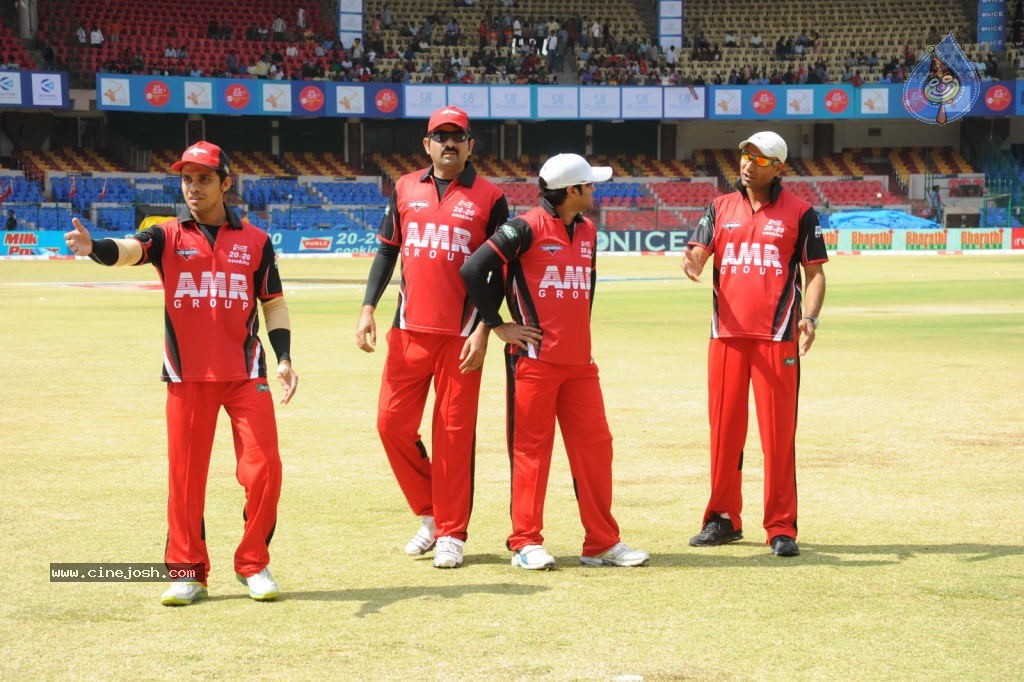 Telugu Warriors Vs Kerala Strikers Match Photos 01 - 48 / 91 photos