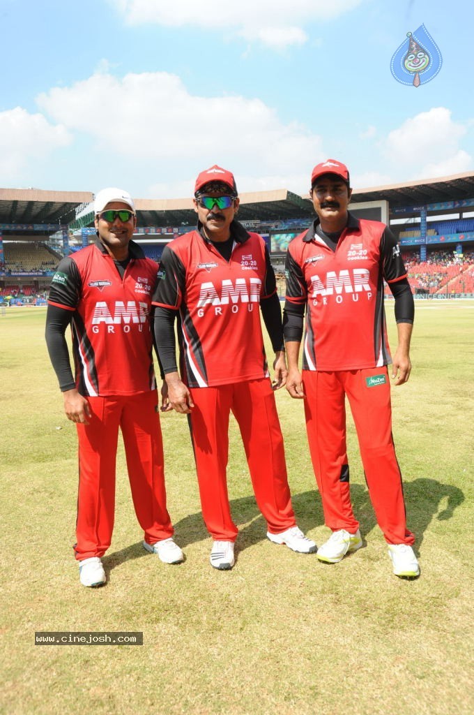 Telugu Warriors Vs Kerala Strikers Match Photos 01 - 58 / 91 photos