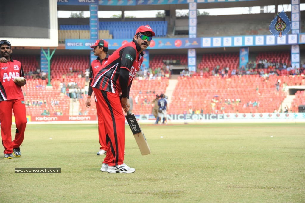 Telugu Warriors Vs Kerala Strikers Match Photos 01 - 63 / 91 photos