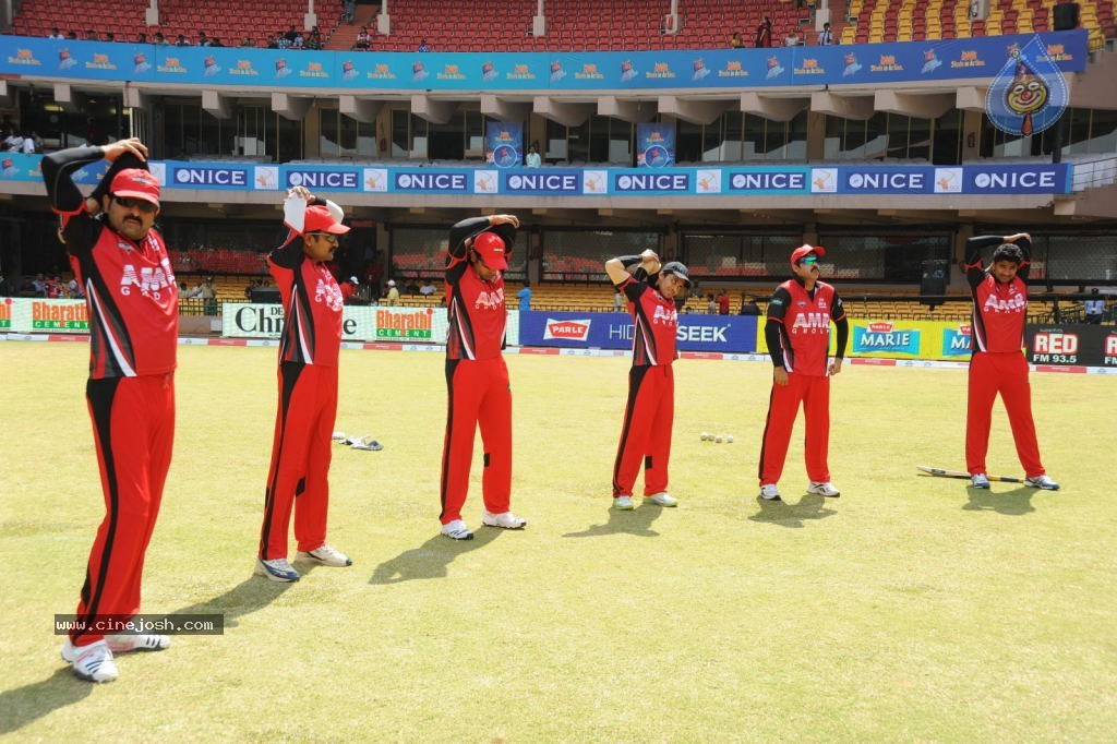 Telugu Warriors Vs Kerala Strikers Match Photos 01 - 67 / 91 photos