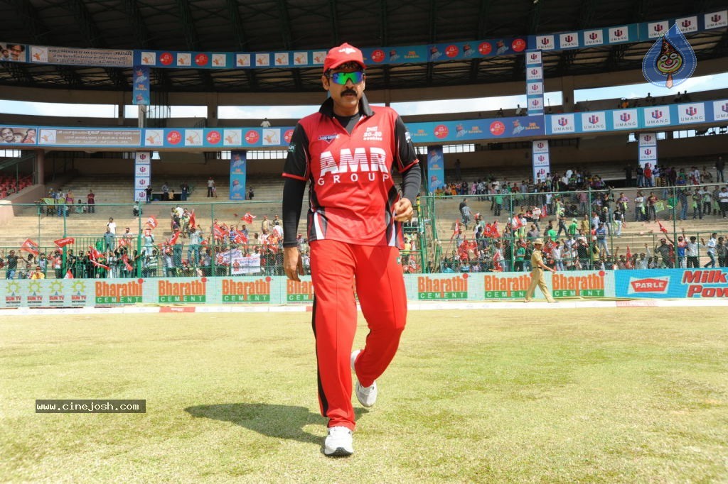 Telugu Warriors Vs Kerala Strikers Match Photos 01 - 72 / 91 photos