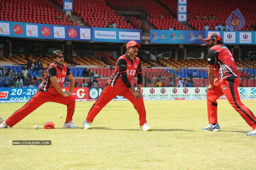 Telugu Warriors Vs Kerala Strikers Match Photos 01 - 77 / 91 photos