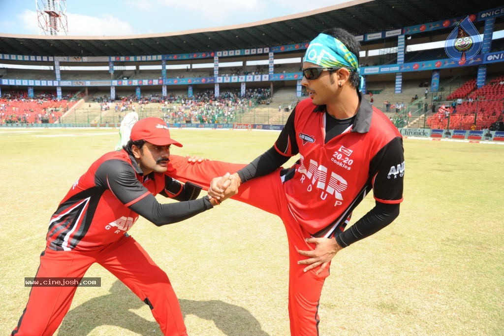 Telugu Warriors Vs Kerala Strikers Match Photos 01 - 82 / 91 photos