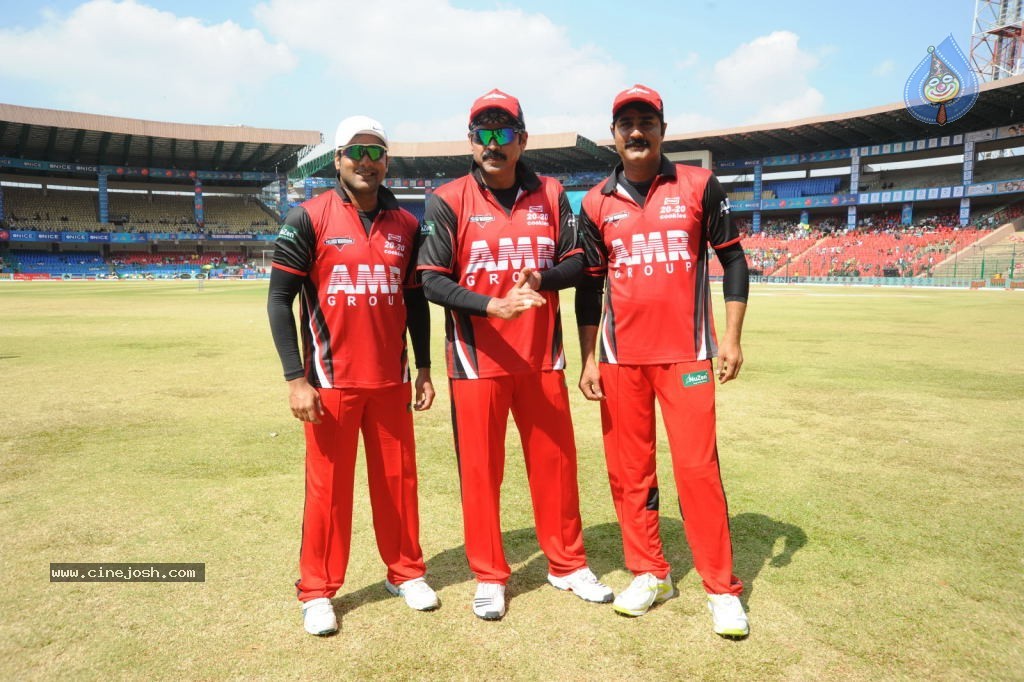 Telugu Warriors Vs Kerala Strikers Match Photos 01 - 85 / 91 photos