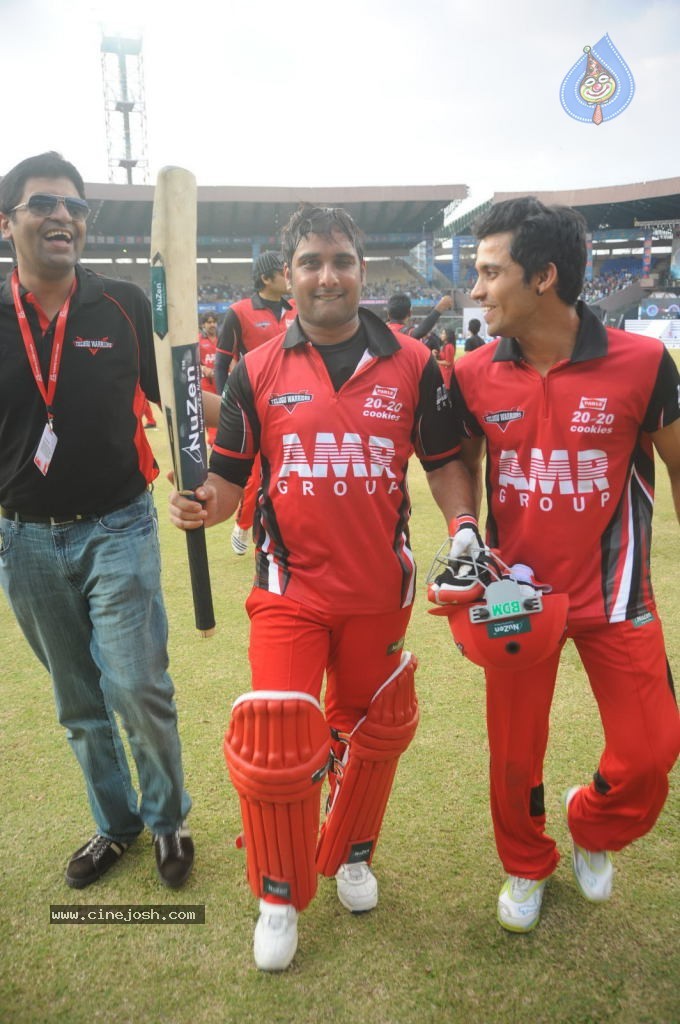 Telugu Warriors Vs Kerala Strikers Match Photos 02 - 35 / 114 photos