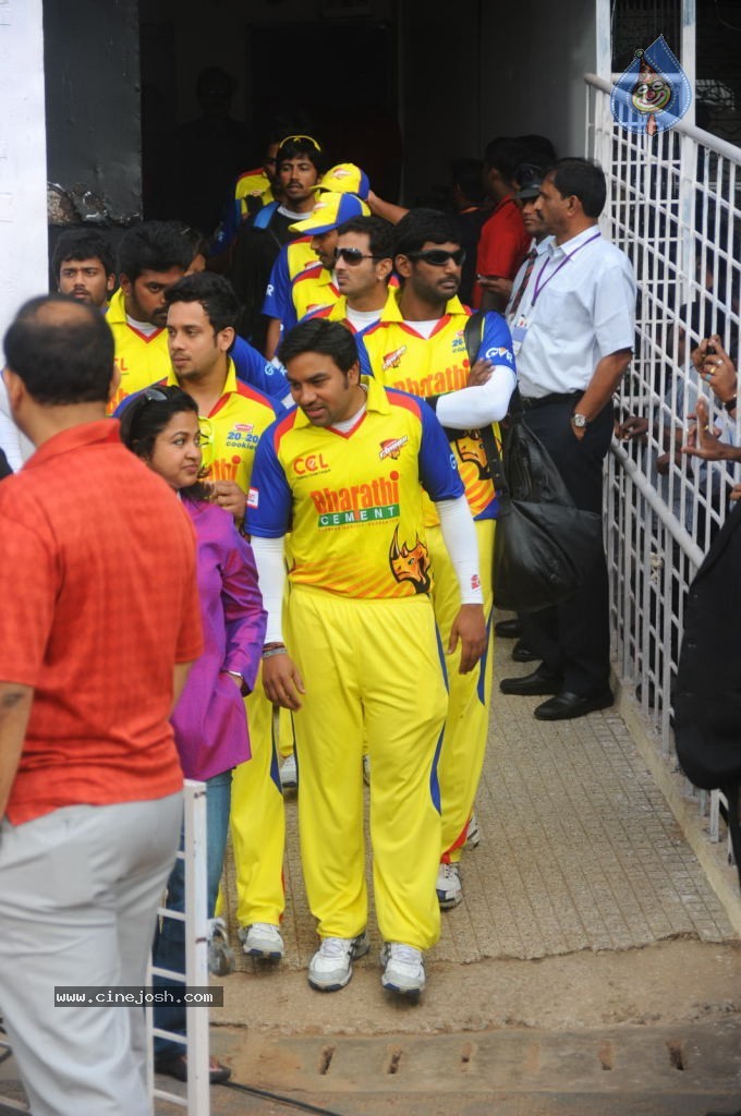 Telugu Warriors Vs Kerala Strikers Match Photos 02 - 49 / 114 photos