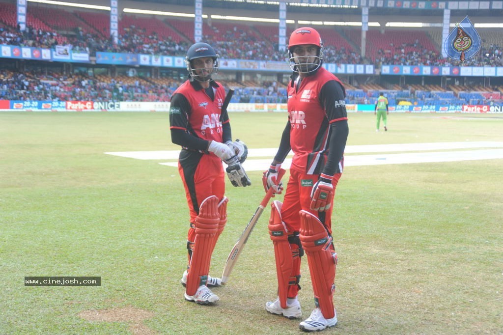 Telugu Warriors Vs Kerala Strikers Match Photos 02 - 51 / 114 photos