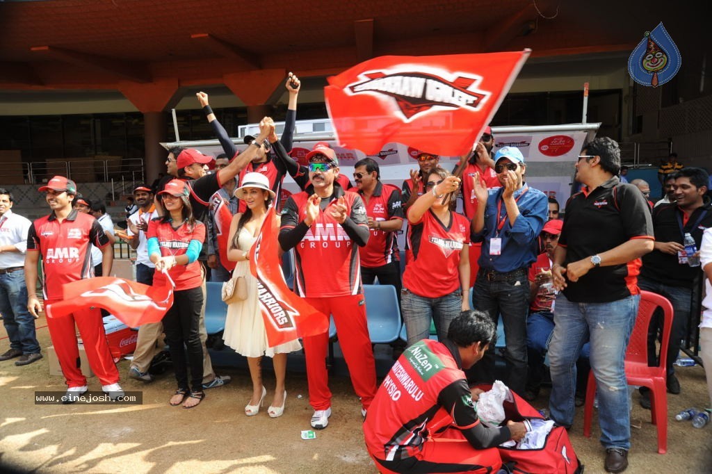 Telugu Warriors Vs Kerala Strikers Match Photos 02 - 57 / 114 photos