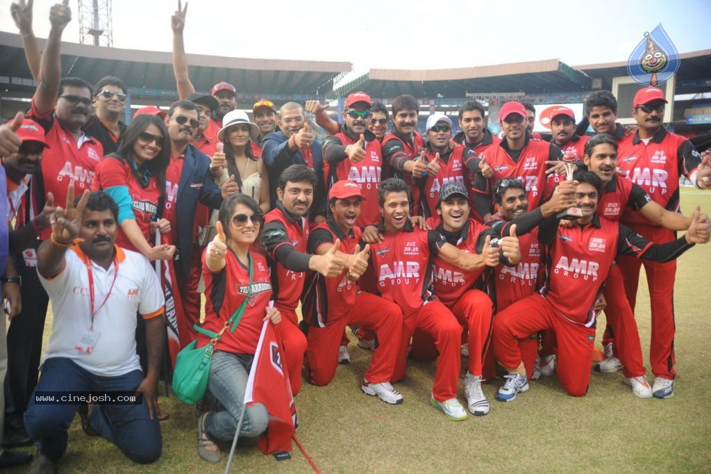 Telugu Warriors Vs Kerala Strikers Match Photos 02 - 63 / 114 photos