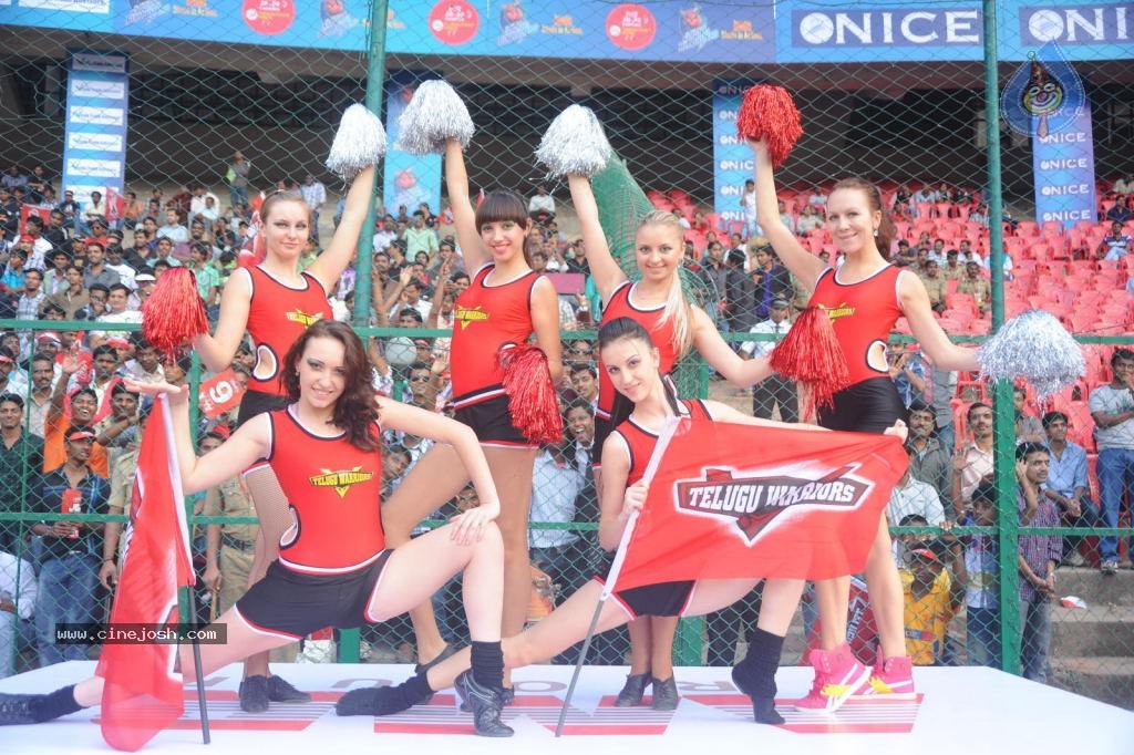 Telugu Warriors Vs Kerala Strikers Match Photos 02 - 65 / 114 photos