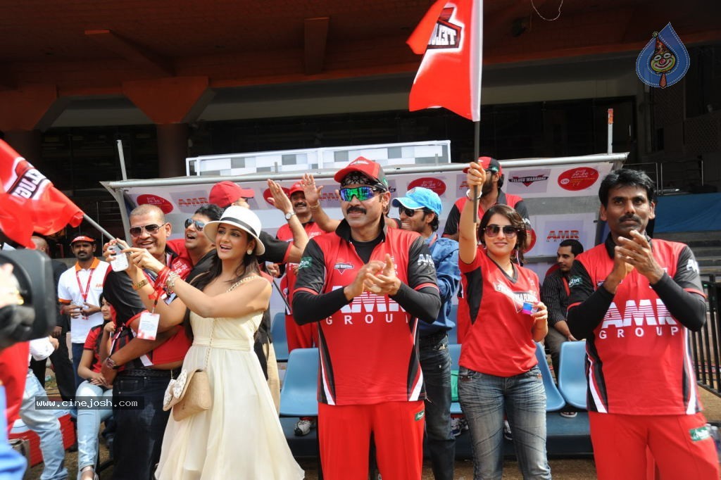 Telugu Warriors Vs Kerala Strikers Match Photos 02 - 75 / 114 photos