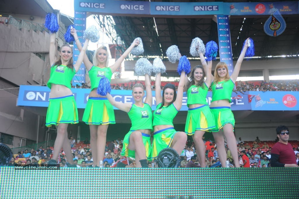 Telugu Warriors Vs Kerala Strikers Match Photos 02 - 87 / 114 photos