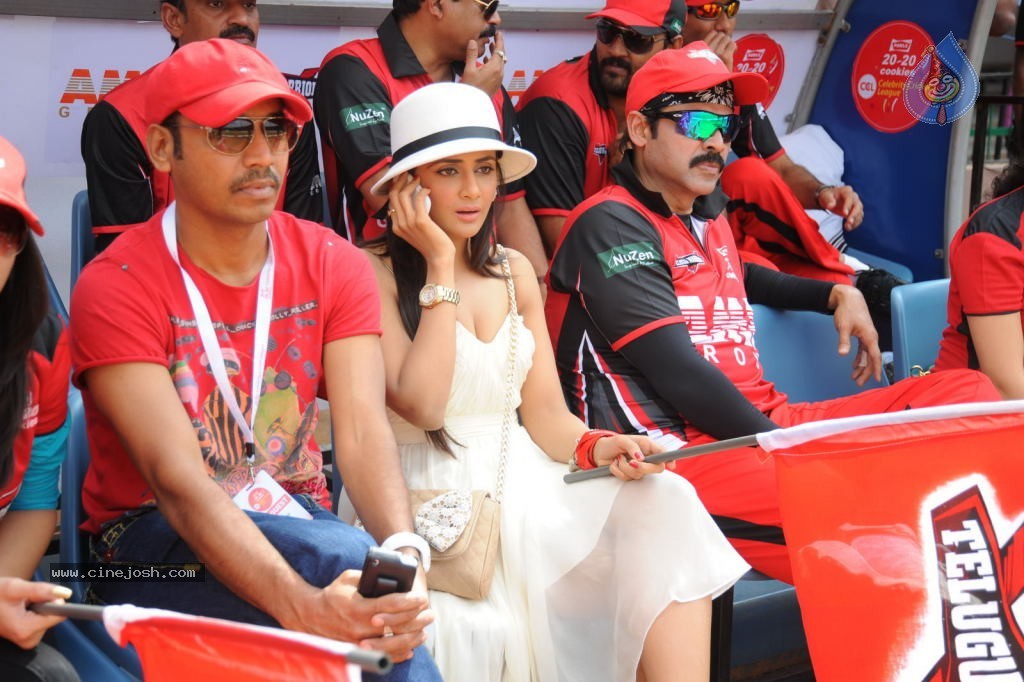 Telugu Warriors Vs Kerala Strikers Match Photos 02 - 95 / 114 photos