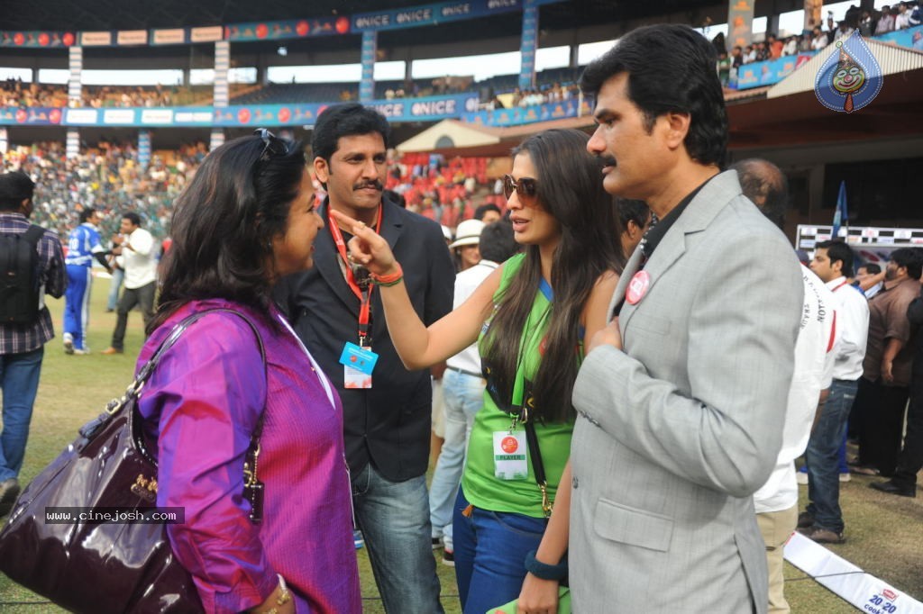 Telugu Warriors Vs Kerala Strikers Match Photos 02 - 96 / 114 photos