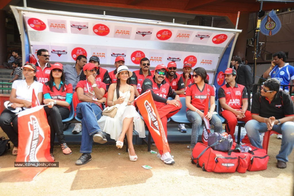 Telugu Warriors Vs Kerala Strikers Match Photos 02 - 97 / 114 photos