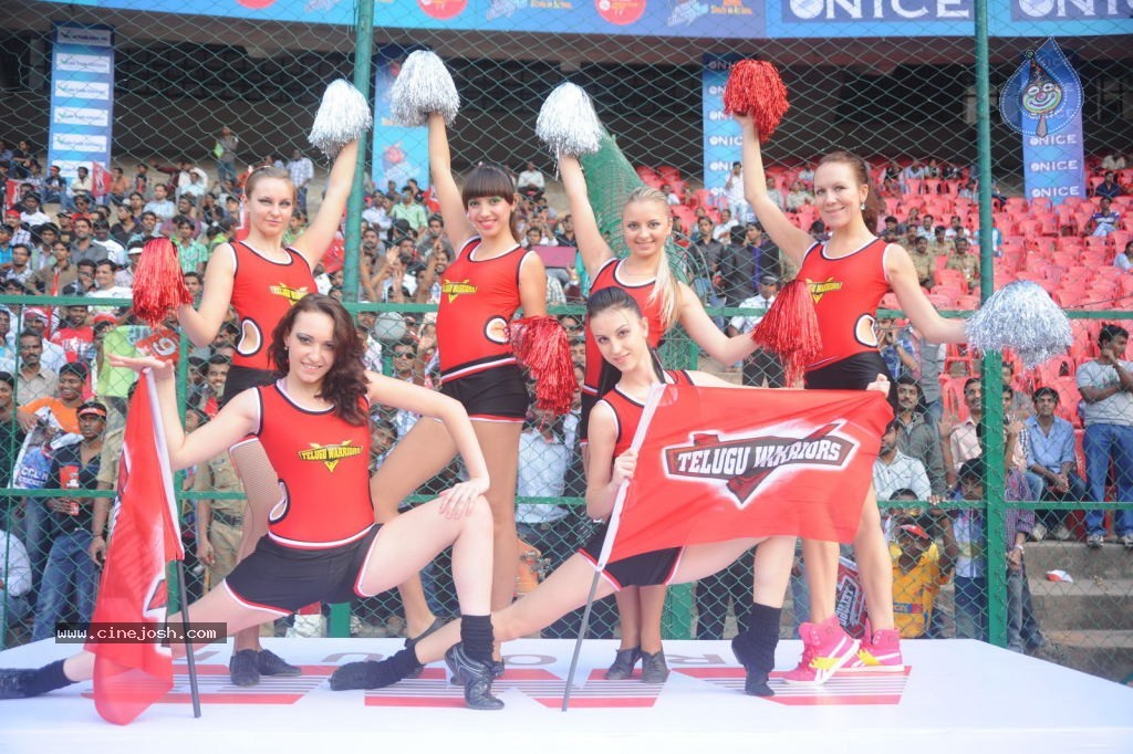 Telugu Warriors Vs Kerala Strikers Match Photos 02 - 99 / 114 photos