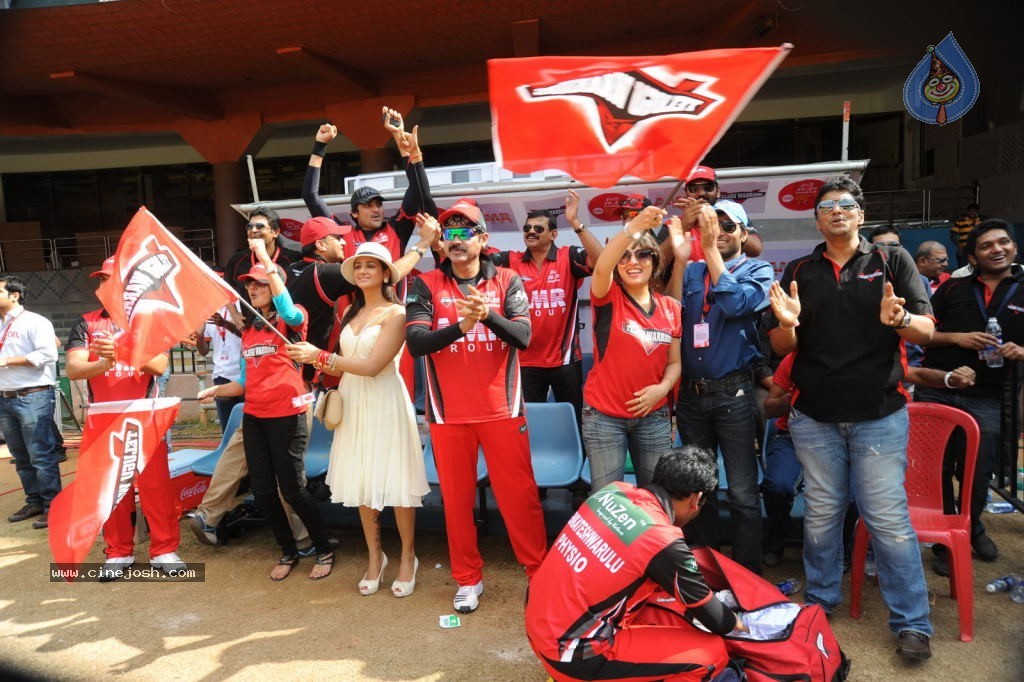 Telugu Warriors Vs Kerala Strikers Match Photos 02 - 111 / 114 photos