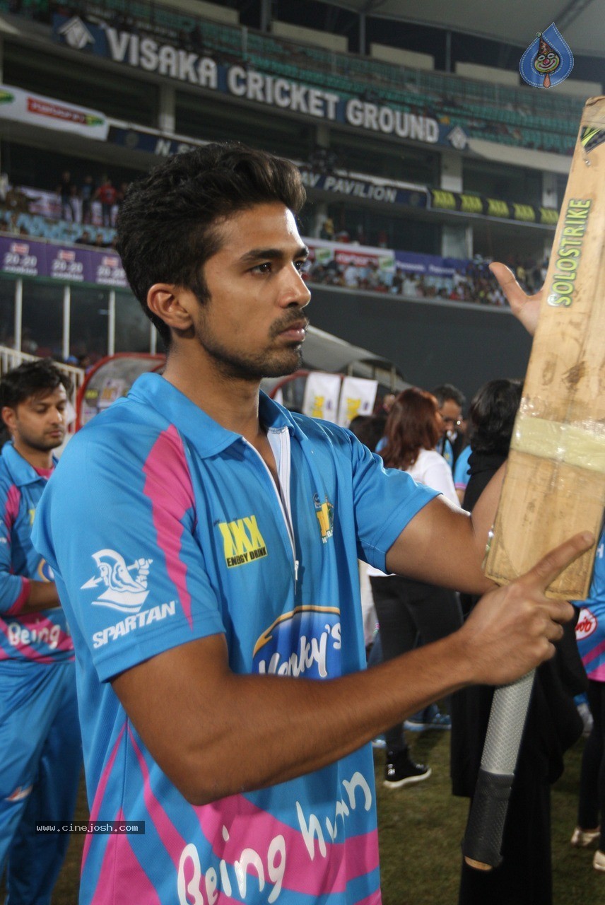 Telugu Warriors Vs Mumbai Heroes Match Photos - 9 / 150 photos