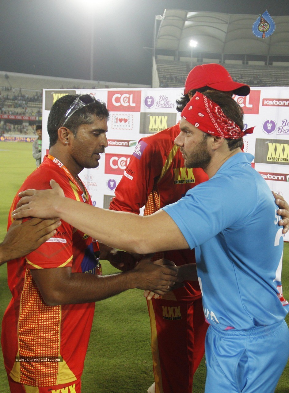 Telugu Warriors Vs Mumbai Heroes Match Photos - 12 / 150 photos