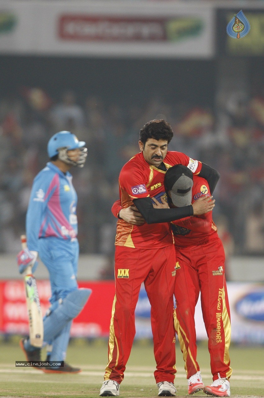 Telugu Warriors Vs Mumbai Heroes Match Photos - 27 / 150 photos