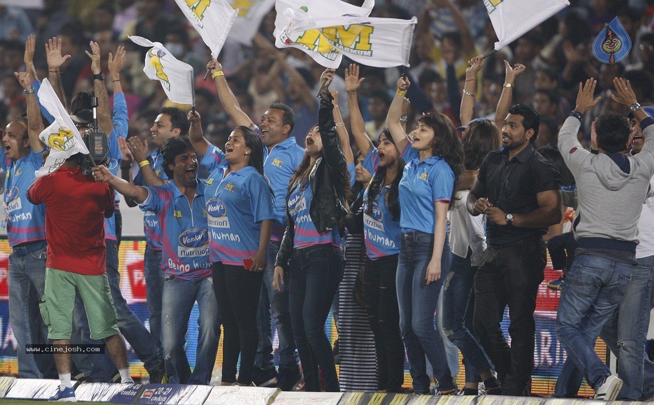 Telugu Warriors Vs Mumbai Heroes Match Photos - 30 / 150 photos