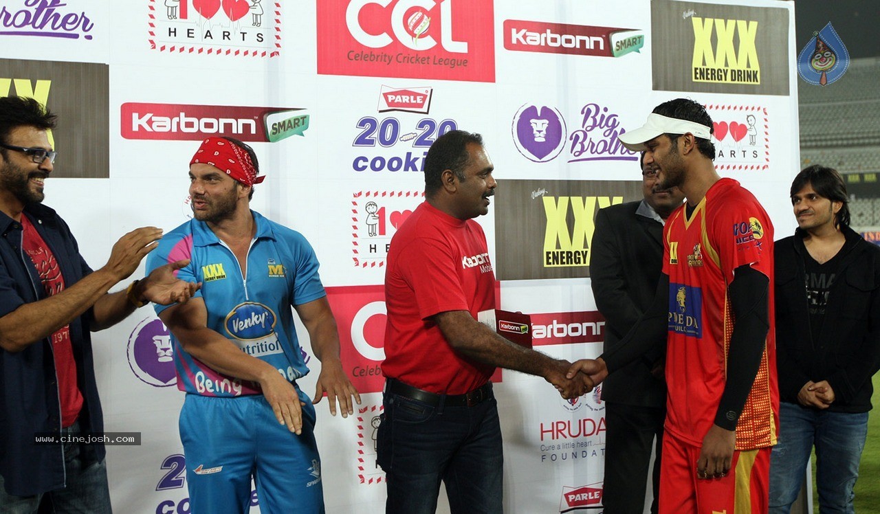 Telugu Warriors Vs Mumbai Heroes Match Photos - 47 / 150 photos