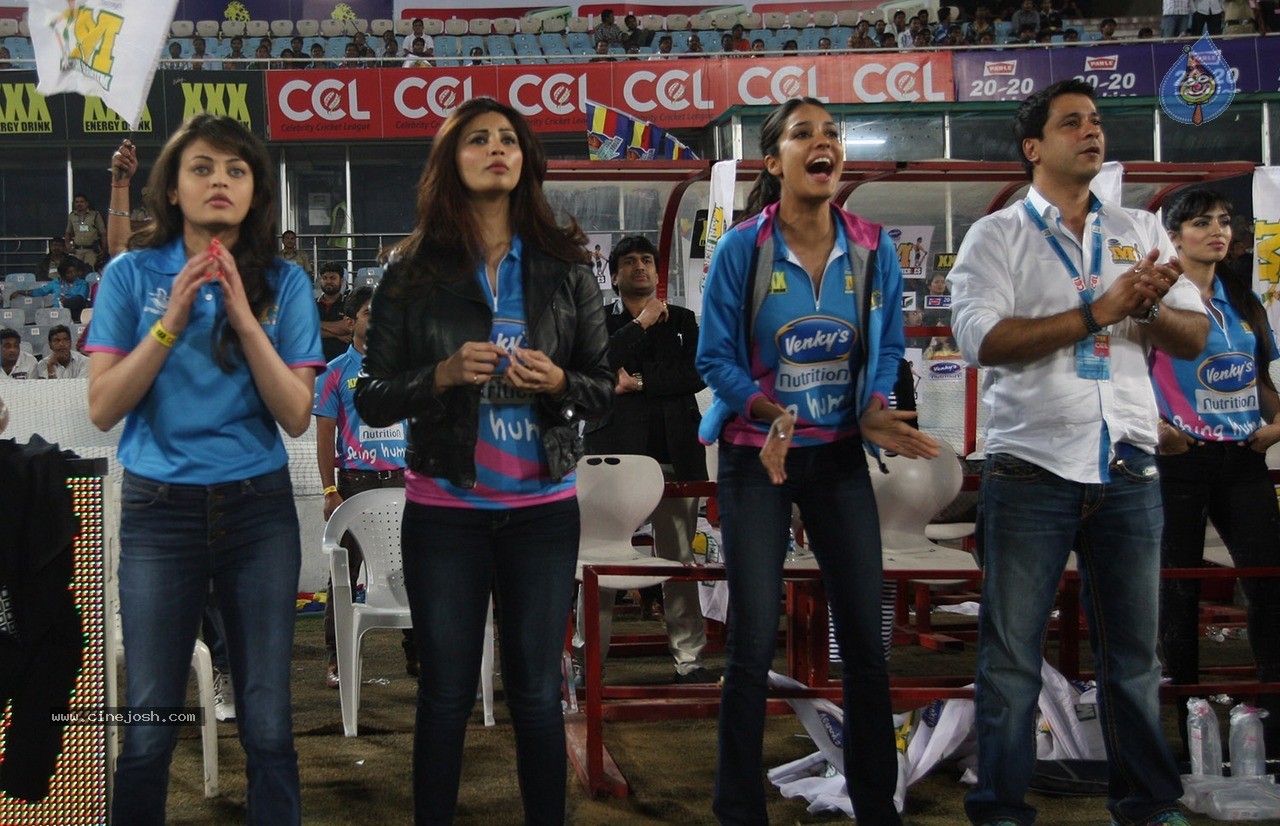 Telugu Warriors Vs Mumbai Heroes Match Photos - 50 / 150 photos