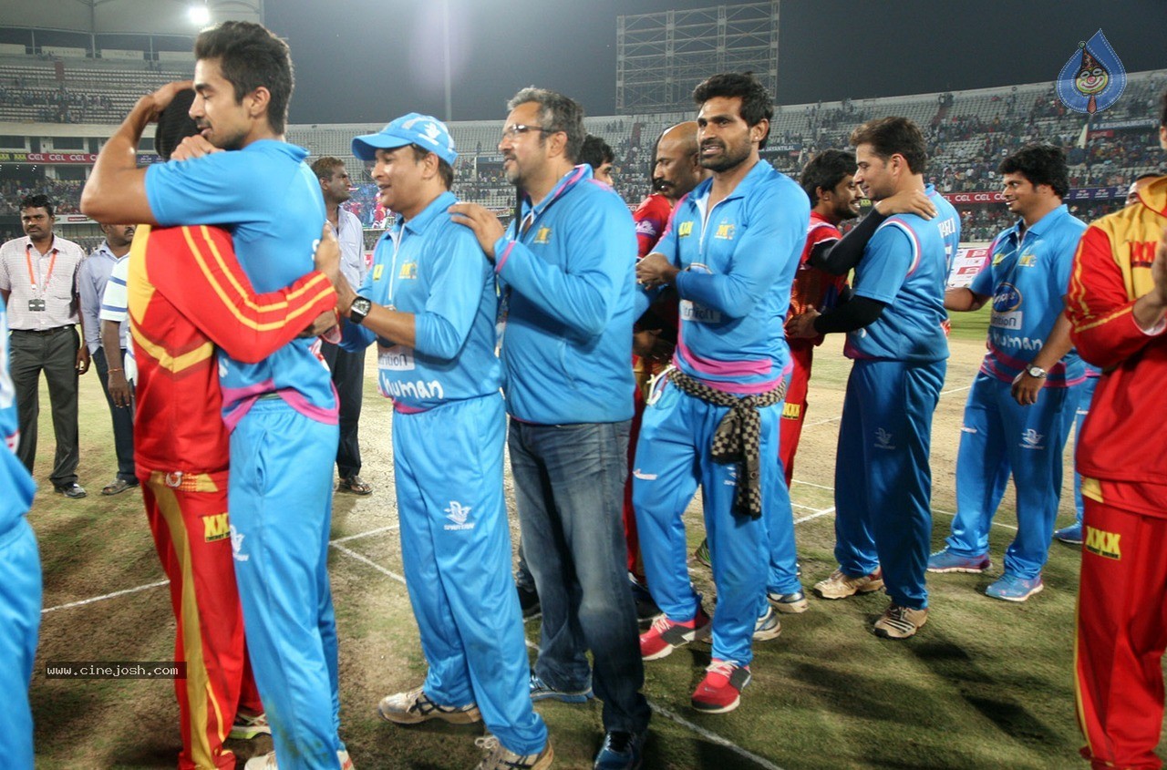 Telugu Warriors Vs Mumbai Heroes Match Photos - 58 / 150 photos