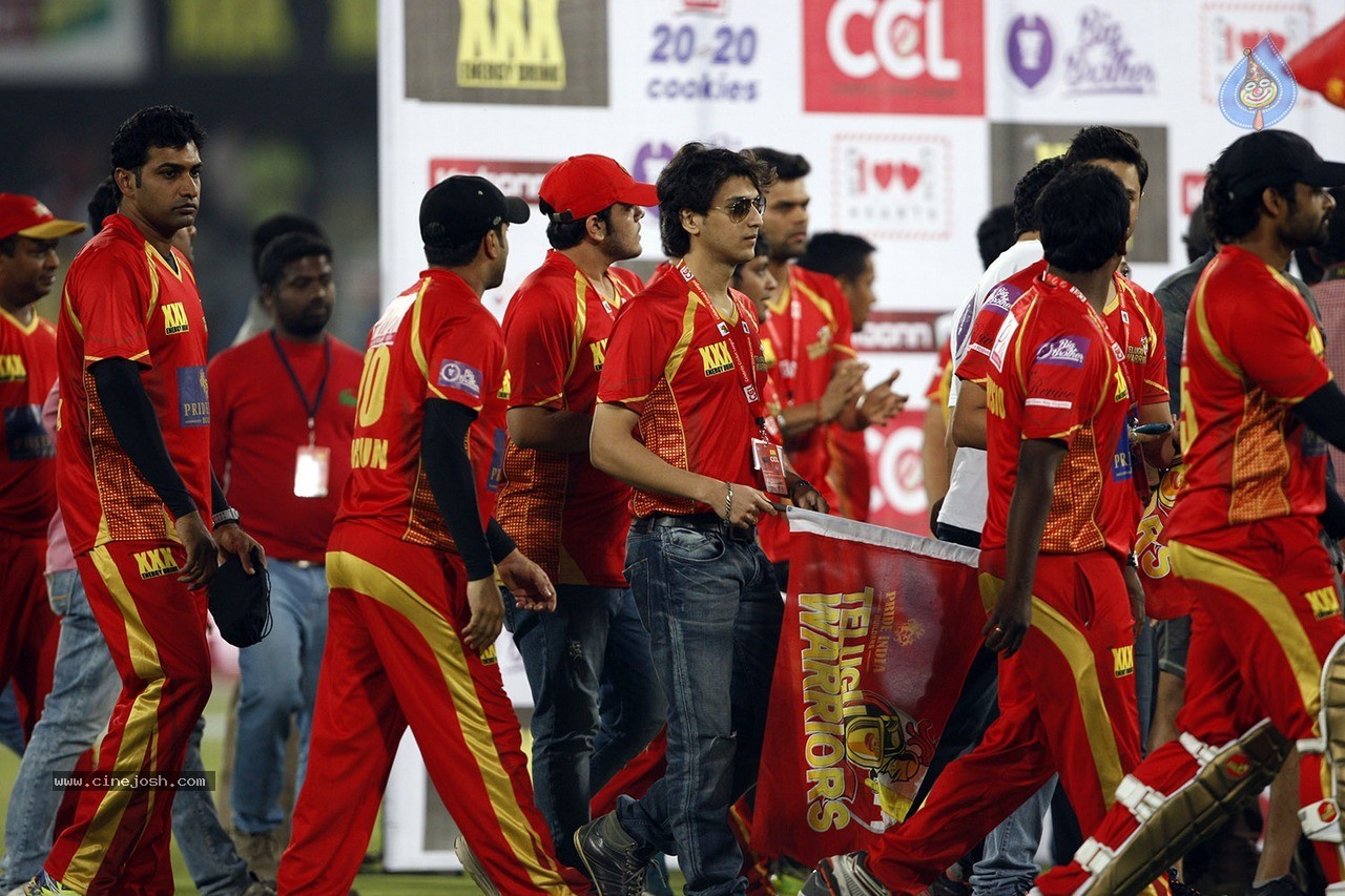 Telugu Warriors Vs Mumbai Heroes Match Photos - 73 / 150 photos