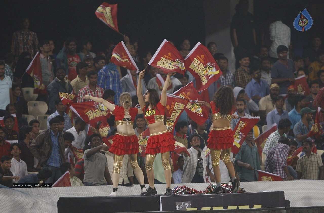 Telugu Warriors Vs Mumbai Heroes Match Photos - 90 / 150 photos