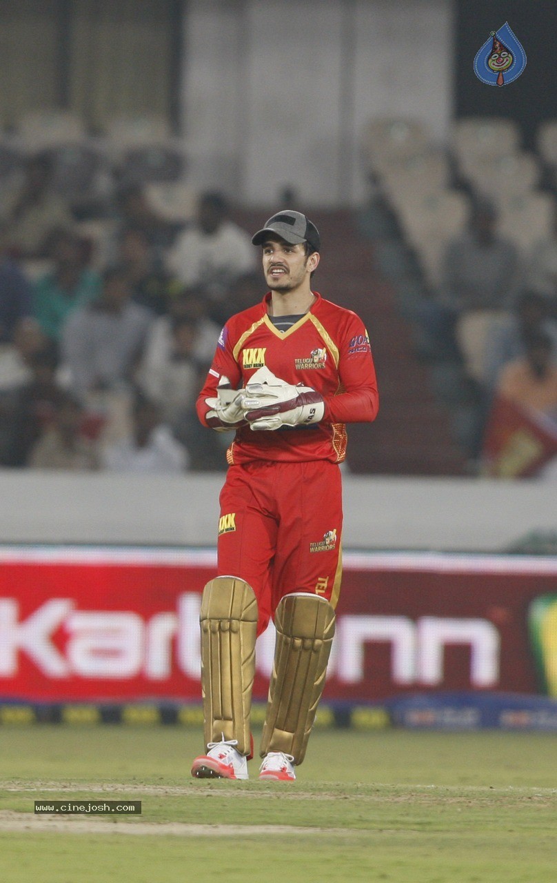 Telugu Warriors Vs Mumbai Heroes Match Photos - 100 / 150 photos