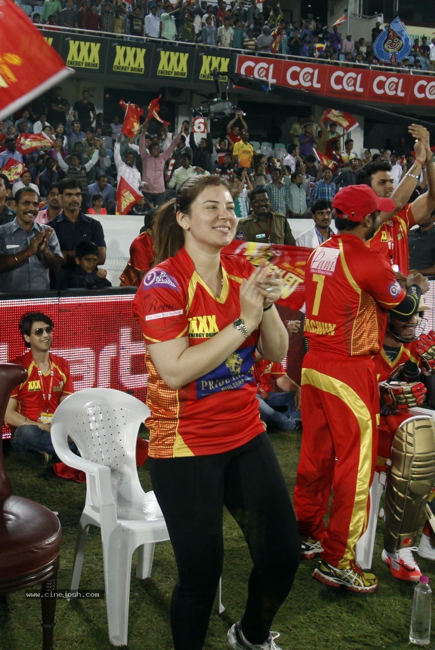 Telugu Warriors Vs Mumbai Heroes Match Photos - 102 / 150 photos