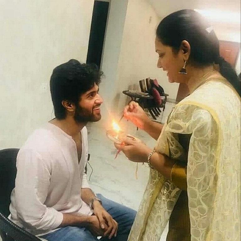 Tollywood Celebrities Celebrating Raksha Bandhan - 12 / 13 photos