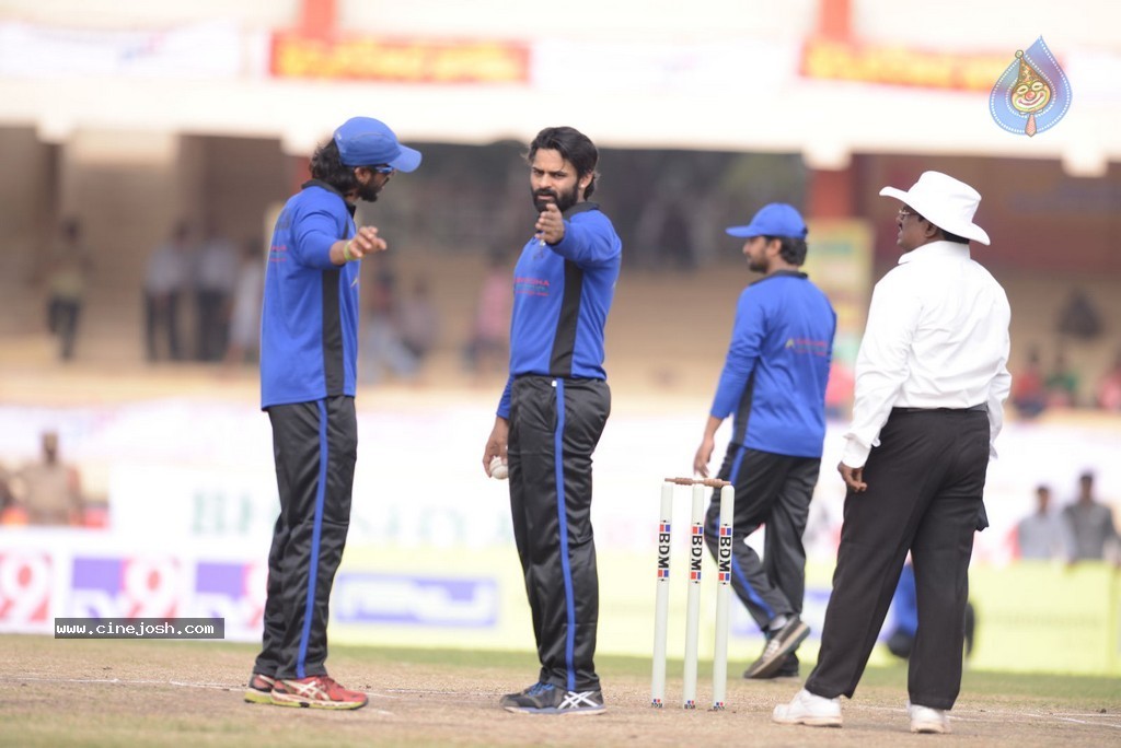 Tollywood Cricket Match in Vijayawada 01 - 85 / 163 photos